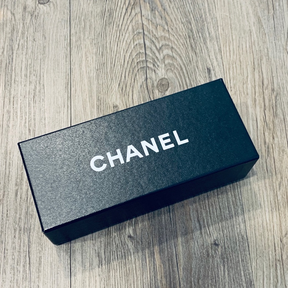 Chanel Box - Picture 3 of 3